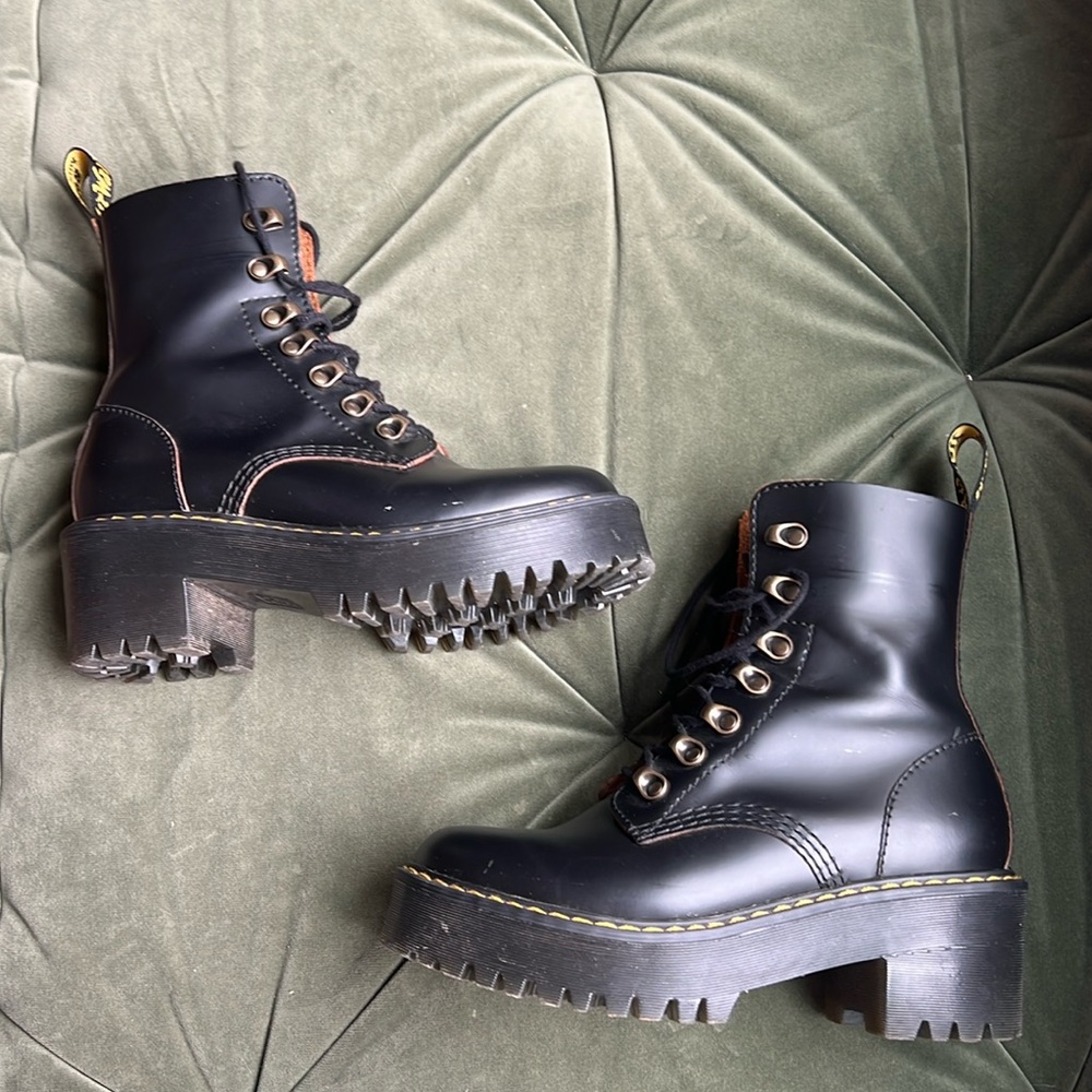 Doc Marten Leona